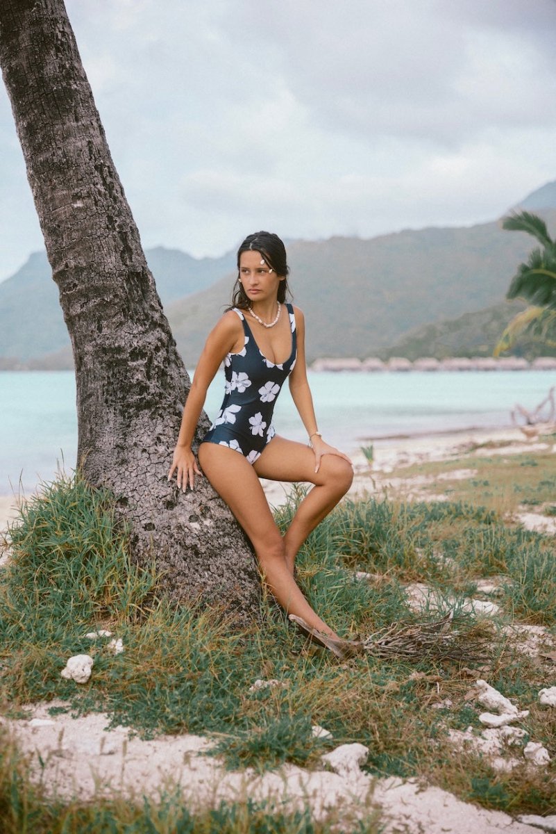 N°77 - UNE - PIÈCE VINTAGE "HEIPUA" - FLYINGCLOUD SWIM - MAILLOTS DE BAIN RÉVERSIBLES AFFINANTS ET CONFORTABLESN°77 - UNE - PIÈCE VINTAGE "HEIPUA"UNE - PIÈCEFLYINGCLOUD SWIM - MAILLOTS DE BAIN RÉVERSIBLES AFFINANTS ET CONFORTABLES